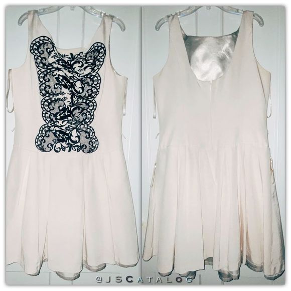 WHBM White with Black Embroidery Scoop Neck Fit & Flare Sleeveless Dress - EUC - - Picture 5 of 9